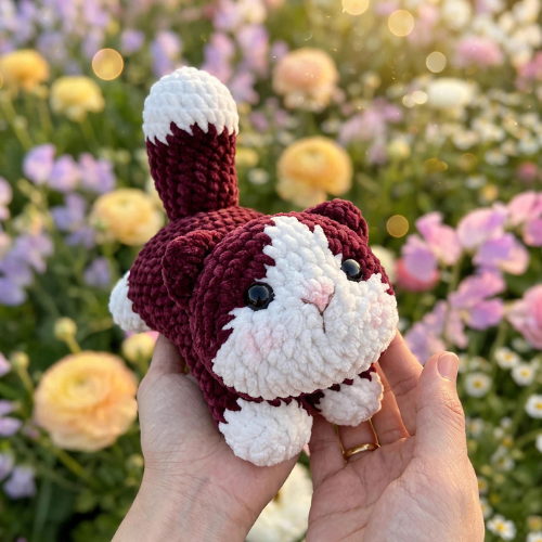 Amigurumi Maroon & White Kitten Toy Pattern (PDF)